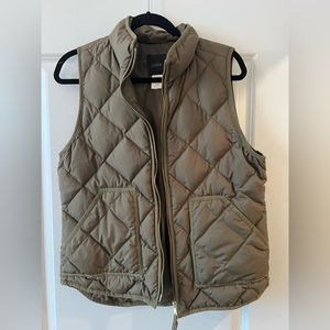 Jcrew vest, army green, size medium, looks new